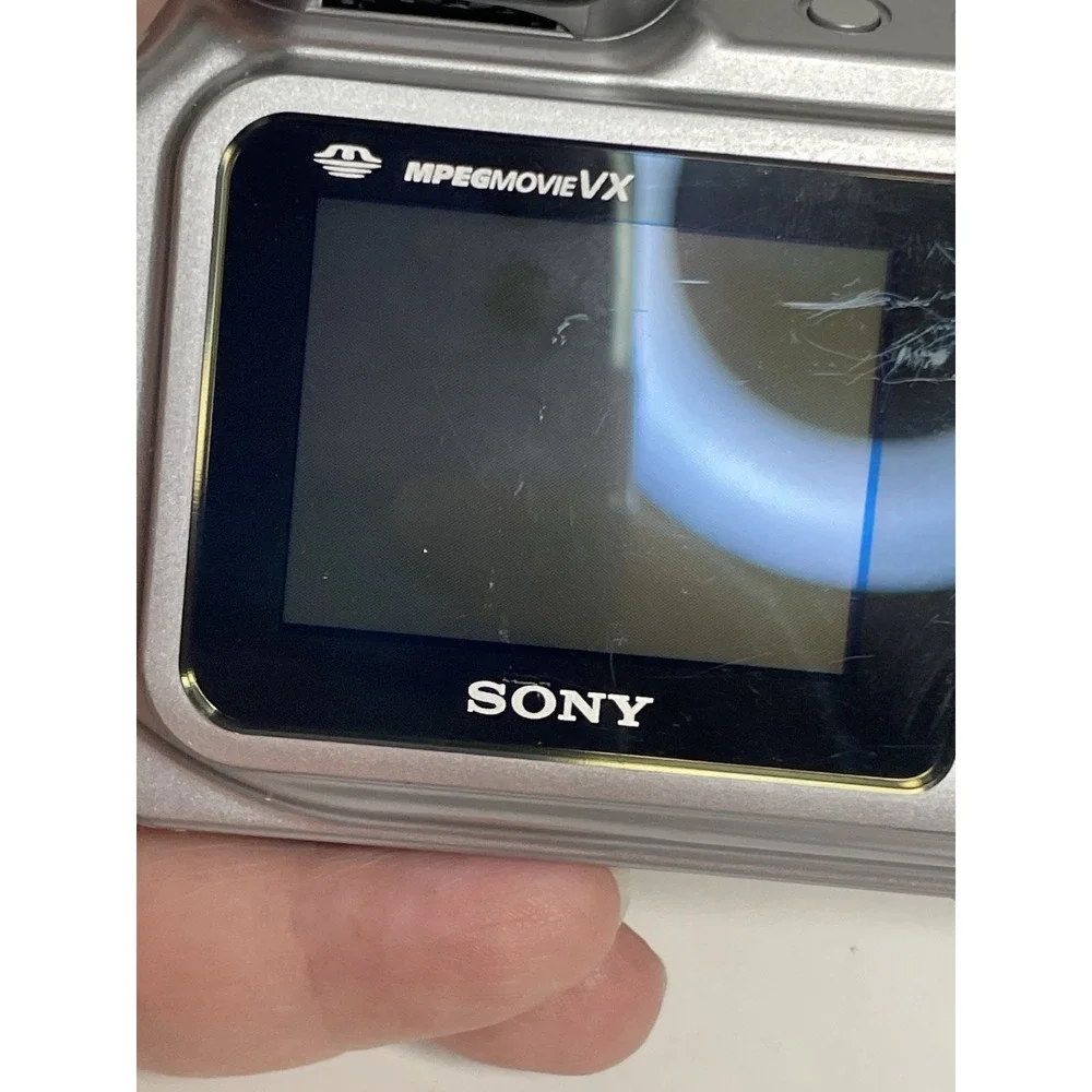 Sony Cyber-Shot DSC-H2 6 MP Digital Camera W/ Charger Case Silver Tested Read.
